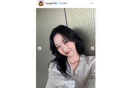 「ペントハウス」出演女優、美脚際立つミニ丈ワンピ姿を披露「脚のラインが芸術レベル」「初夏コーデのお手本」