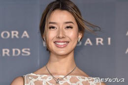 すみれ、爽やか新ヘア＆美ウエスト披露「ナチュラルなのに色気がある」「ヘルシーでかっこいい」と絶賛の声