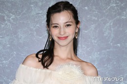 中条あやみ、オフショルドレス姿で圧倒的オーラ放つ 【Mrs. GREEN APPLE presents「CEREMONY」】 画像