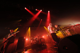 次世代バンドChevon×Kroi、ジャンル超えた熱狂ステージで観客魅了 ツーマンライブ開催【MUSIC AWARDS JAPAN WEEK】