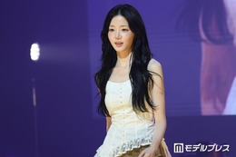 「脱出おひとり島」シン・ジヨン、レースキャミ×大胆スリットで夏っぽコーデ「透明感すごい」「大人の色気」と絶賛の声【学生ランウェイ名古屋】 画像