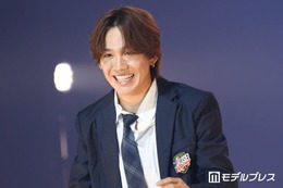 「今日好き」酒井理央（りお）、王道制服コーデで登場 プレゼント投げ入れファンサービスで観客沸かす【学生ランウェイ名古屋】 画像
