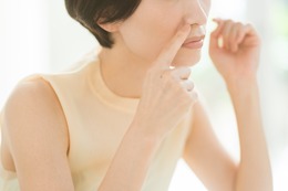 不快な【肌のベタつき・毛穴の黒ずみ】対策に。ジメジメ季節の今こそ見直したい「大人の正しい洗顔」