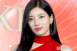 スジ、美スタイル際立つ真紅ノースリドレスで登場「気分に大きな影響を与える」もの明かす 画像