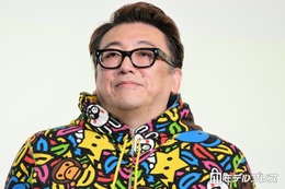 Snow Man向井康二「SAKAMOTO DAYS」撮影現場に来訪「めめこじたまらん」「差し入れの気遣い流石」福田雄一監督が3ショット公開