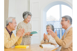 認知症になる可能性が高くなる、人づき合いの状態は⁉健康的に長生きするための「おすすめ習慣」2選【心理カウンセラーが解説】