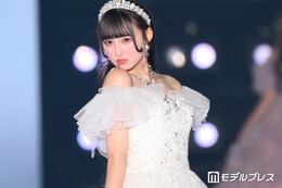 人気アイドルメンバー「金髪もだいすき？」印象ガラリの加工ショットに「違和感ない」「海外のお人形さんみたい」の声