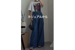 今、履くだけでオシャレ見えするワイドデニム。美しいシルエットは白Ｔ合わせでこなれ感アップ【40代の毎日コーデ】 画像
