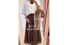 夏の「 白×ブラウン」コーデ。鉄板カラーを爽やかに仕上げる秘訣とは【40代の毎日コーデ】 画像