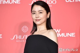 長澤まさみ、大胆な透かし編み衣装で美ボディチラ見せ「攻めてる」「芸術作品みたい」と反響 画像