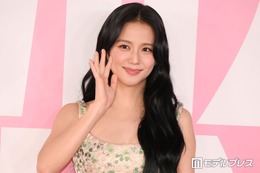 BLACKPINKジス、ショート丈から美ウエストチラリ「頭身バランスが神」「女神」と反響 画像