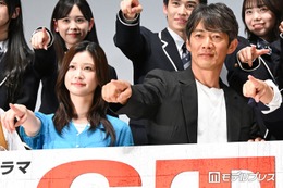 反町隆史・生見愛瑠・生徒キャストら19人「GTO」キャストが豪華集結 ファンとハイタッチで急接近