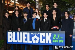 【「ブルーロック」ワールドプレミア】高橋文哉・櫻井海音・高橋恭平らキャスト12人がブルーカーペット集結