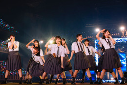 日向坂46五期生、初の単独アリーナ公演で躍動 大野愛実が代表スピーチ「五期生の10人とこの世界で存在できてよかった」 画像