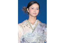 貴乃花光司の娘・白河れい、繊細な花柄和装コーデ 気品あふれる振り返り魅せる【TGC新潟2026】