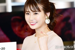 “準ミス青山”井口綾子、大胆胸元＆背中開きオフショル姿に反響「大人の色気全開」「肩のラインが綺麗」