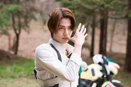 映画「仮面ライダーゼッツ」今井竜太郎、“万津莫”の集大成映し出す劇中新カット4点解禁  監督も絶賛「天性で人を惹きつける魅力がある」【独占】