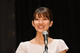 元TBS山本里菜アナ、背中チラリのバックスタイルコーデ披露「セクシー」「おしゃれ」の声 画像