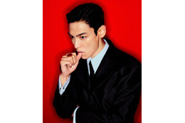元BIGBANG・T.O.P、125年続く高級シャンパンのアートディレクター就任 “世界初コラボケース”始動