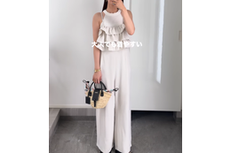 シンプルカラーをエッジィに着る。ひとクセある着こなしがオシャレな40代の夏スタイル