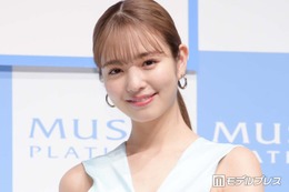 横田真悠、美脚透けスカート衣装ショット披露「スタイル抜群」「上品で憧れる」と絶賛の声 画像