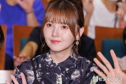 鬼頭明里、ノースリ衣装ショット公開「清楚で可愛い」「透明感レベチ」の声 画像