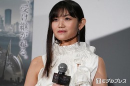 早見沙織、美脚チラ見せワンピース姿「大人の魅力」「脚のラインが綺麗すぎ」 画像