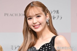 藤田ニコル、那須旅行での親子ショット公開「すっかり素敵なママ」「すっぽり収まってて可愛すぎる」と反響 画像