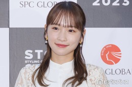 川栄李奈、美脚際立つミニワンピ姿のタイ旅行ショット公開「透明感すごい」「脚が真っ直ぐで綺麗」