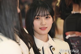 乃木坂46川崎桜、オフショル×ミニスカコーデ披露「美しさレベチ」「ツインテール最高」の声 画像