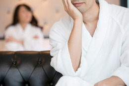 「二度と一緒に泊まらない！」男性が心に誓った40代女性のホテルでの振る舞いとは