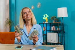 52歳独身、貯金300万円。特に贅沢はしていないけど、老後資金が不安です。FPに相談に行ったら言われたことは【2026年お盆ベストセレクション】