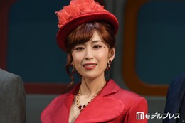 雛形あきこ、美ボディ際立つビキニショットに反響「ずっと変わらないスタイルの良さ」「絵になる美しさ」