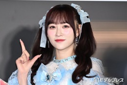 ＝LOVE音嶋莉沙、美脚際立つティアラ×ノースリミニワンピ姿のバースデーショットに絶賛の声「スタイル抜群で憧れる」「お姫様みたい」