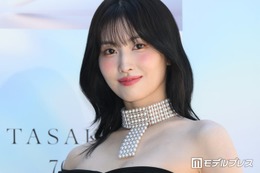 TWICEモモ、へそ出しデニムパーカーから引き締まった美ウエスト披露「腹筋が綺麗すぎる」「クールビューティー」 画像