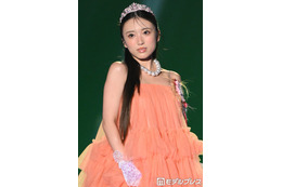 矢吹奈子、フリルドレス×ティアラで姫オーラ全開【TGC松山2026】