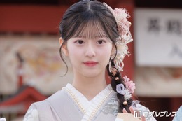 AKB48八木愛月、オーバーサイズニット×ブーツで美脚スラリ「頭身バランスが神」「何でも着こなせるスタイル」の声 画像