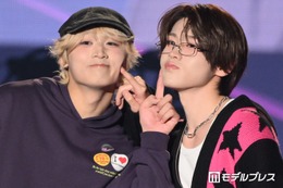 DXTEEN大久保波留＆田中笑太郎、あざとい“ほっぺツン”で沸かす トレンド感溢れるY2Kコーデ【TGC松山2026】 画像