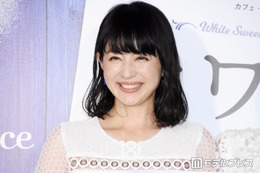 平井理央アナ、娘とプールへ 水着ショットに反響「大きな浮き具」「場所がおしゃれすぎる」 画像