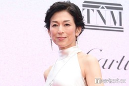 鈴木保奈美、6歳当時の写真に反響「凛々しく大人びてますね」「面影がある」 画像