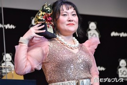 フォーリンラブ・バービー、細木数子さんに扮した姿公開「眉毛の再現度すごい」「クオリティ高くて二度見した」と反響 画像