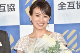 南明奈「髪ブルーにしたよ」新カラーで大胆イメチェン「雰囲気変わってびっくり」「コントラストがカッコいい」と反響 画像