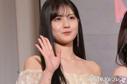 元乃木坂46中村麗乃、白レースタイツ姿のフレンチガーリーコーデ公開「異世界」「上品で素敵」と反響 画像
