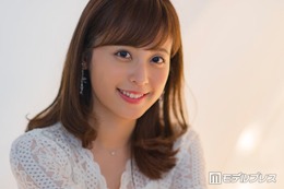第1子出産の久慈暁子、ピンクベージュのノースリドレス姿披露「エレガントで綺麗」「爽やかで素敵」