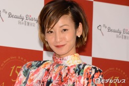 西山茉希、セルフ“泡カラー”中の姿公開「自分でやってるの親近感」「アルミホイル真似します」の声