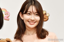 小嶋陽菜、膝上丈のノースリワンピで美脚スラリ「上品でゴージャス」「憧れの脚線美」と反響
