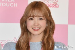 SAY MY NAME本田仁美、ミニ丈コーデで美脚スラリ「立ち姿が綺麗すぎる」「理想的なスタイル」と反響 画像