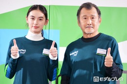 吉田鋼太郎＆八木莉可子、ファミマ新ユニフォーム姿披露 自由すぎる“働き方”アイデア提案