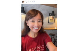 有名歌手、幼少期の写真公開「ずっと可愛いですね」「クリンクリンの目に吸い込まれそう」の声