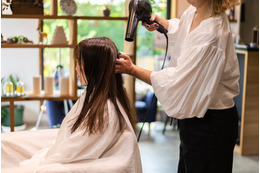 40代女性「美容費」の平均ってどれくらい？ 35歳を境に減ったものとは？